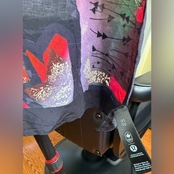 GORGEOUS LULULEMON OLYMPIC 
SCARF!!! - Picture 5 of 5